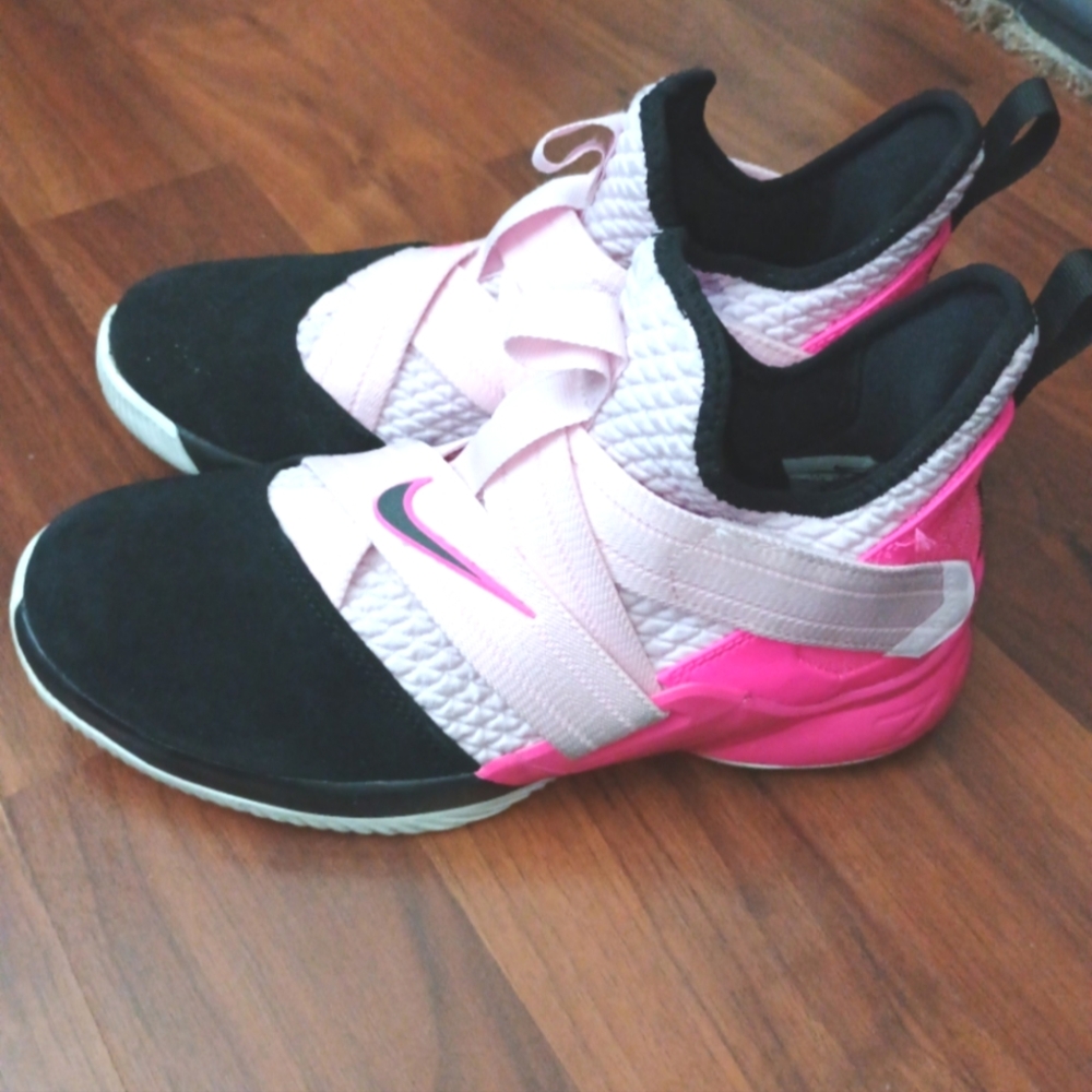 Lebron  Soldiers XII (GS) Basketball Shoes Size 7 Youth